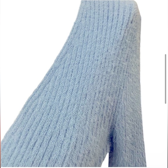🚫SOLD🚫 NWOT Baby blue fuzzy wrap sweater sz L - Picture 5 of 7